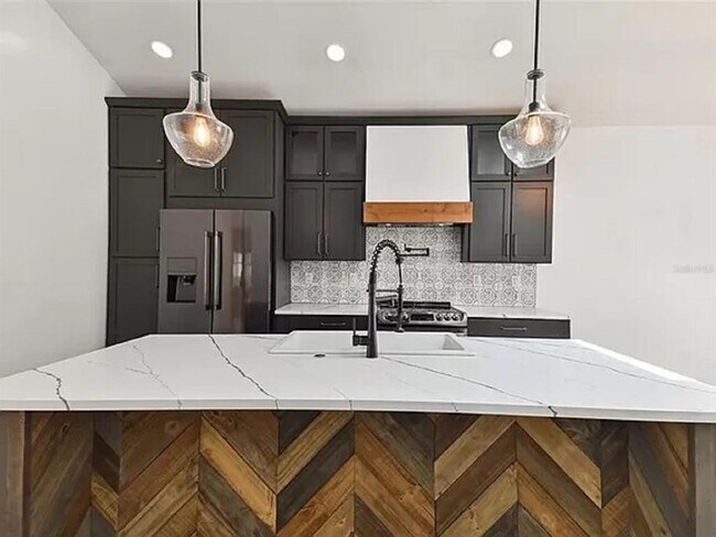 Building Photo - 2508 N Ola Ave