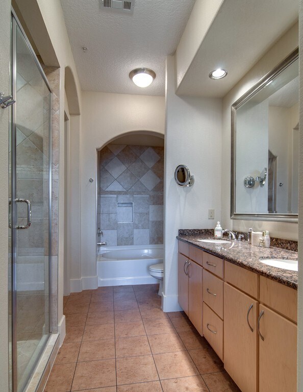 Building Photo - Available NOW! 2-Bed/2-Bath Hillsboro/Belmont