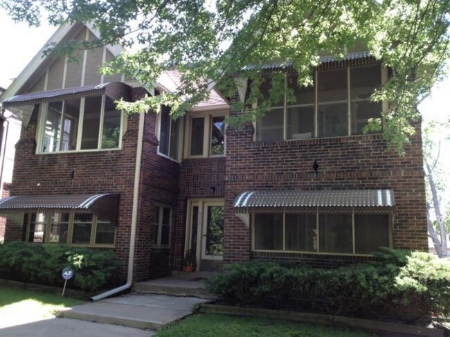 Building Photo - 5021 Wyandotte St
