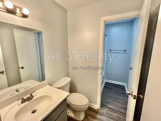 Building Photo - 8460 Pineland Dr