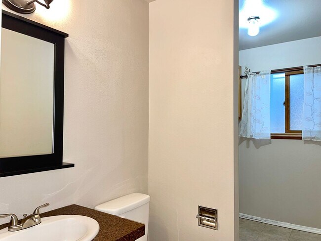 Building Photo - FANTASTIC 4 BEDROOM IN FAIRFAX