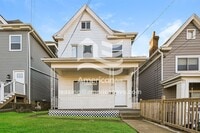 Building Photo - 13 Maytide St