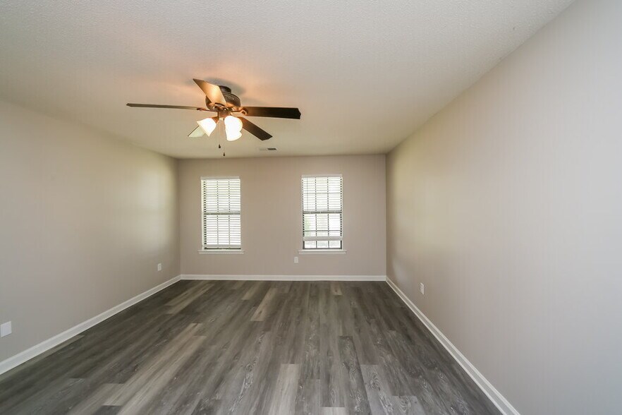 Building Photo - 7333 Eastover Blvd