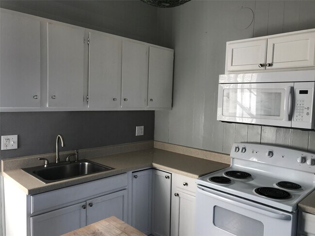 Building Photo - 2127 Avenue K