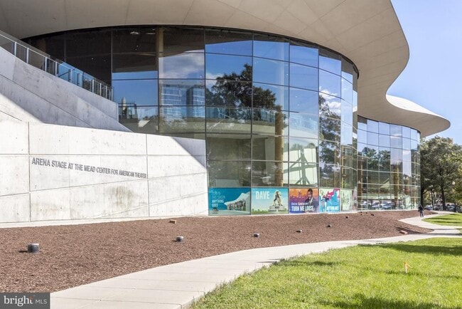 Building Photo - 1425 4th St SW