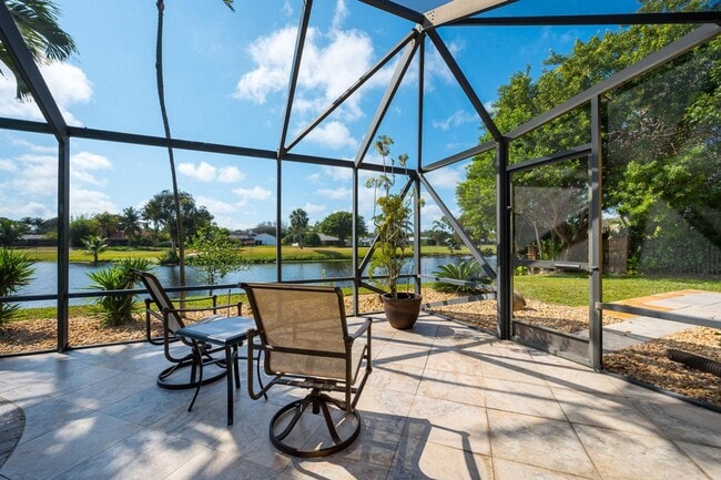 Building Photo - 3250 Lakeview Blvd