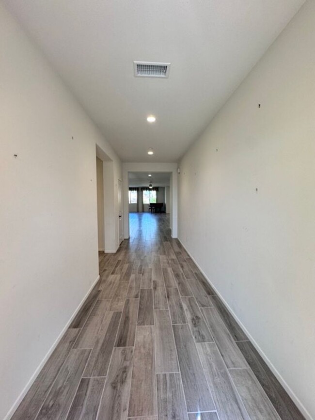 Building Photo - 4 bedroom single story Spencers Crossing h...