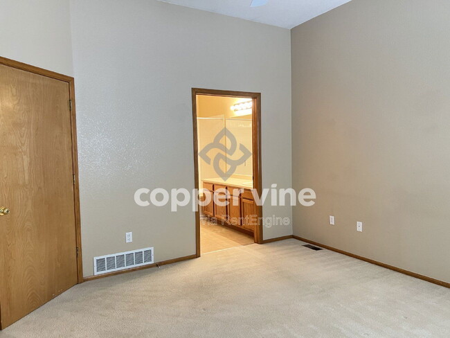 Building Photo - 6337 Cole Ln