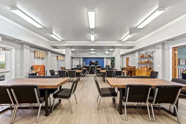 Building Photo - 1104 S Carrier Pkwy