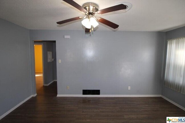 Building Photo - 409 Short Ave