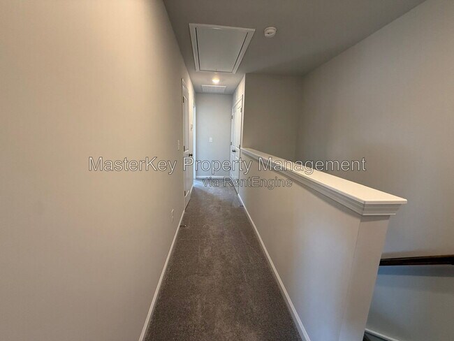 Building Photo - 329 Deercroft Dr