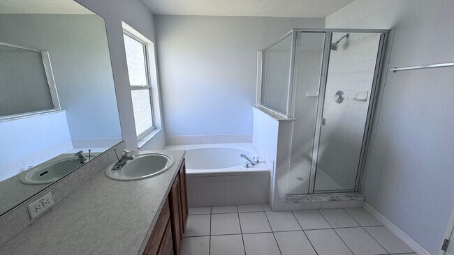 Building Photo - Charming 3/2 House with Updated Flooring with Room to Park a Boat to Trailer in Saint Cloud