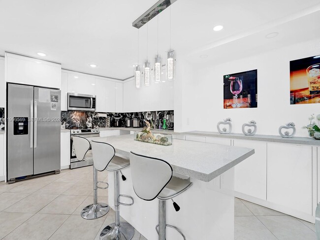 Building Photo - 6841 SW 147th Ave