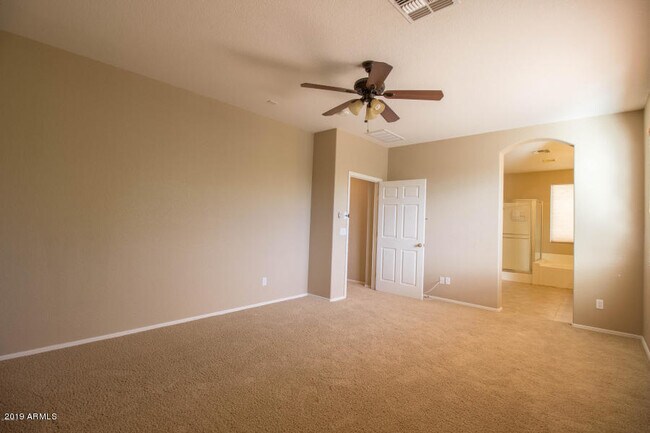 Building Photo - 1269 E Iris Dr