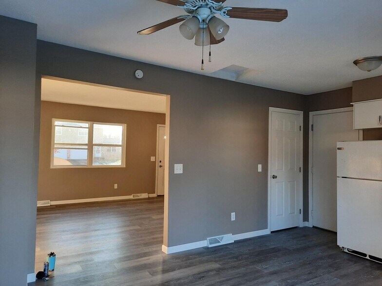 Building Photo - 1829 Lakeview Dr