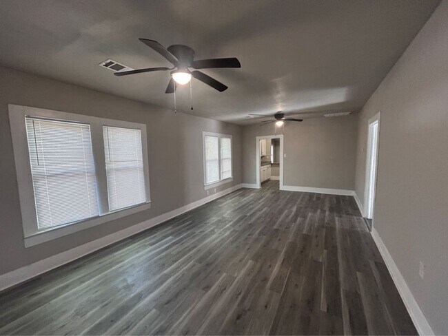 Building Photo - 1710 W 15th St