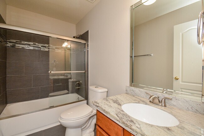 Building Photo - 16021 Summerville Lake Dr