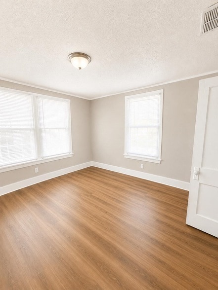 Building Photo - 1075 Kney St