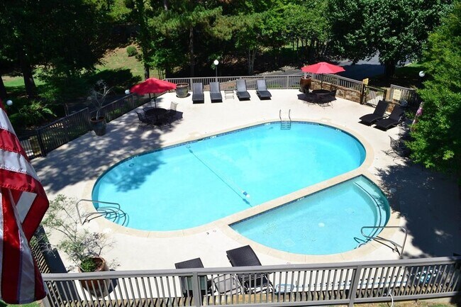 Building Photo - 200 Hamilton Oaks Dr