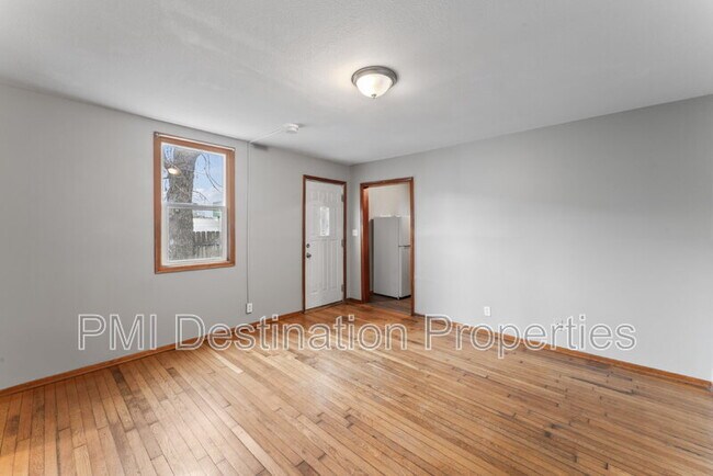 Building Photo - 533 Brown Ave