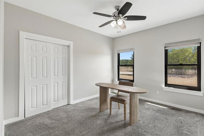 Building Photo - 501 Lone Star Dr