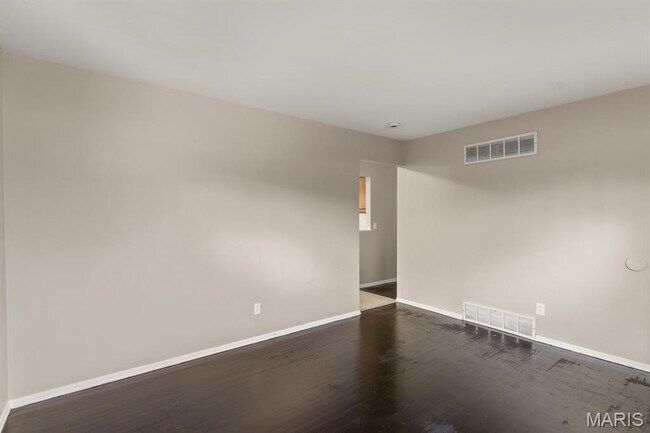 Building Photo - 1223 Reale Ave