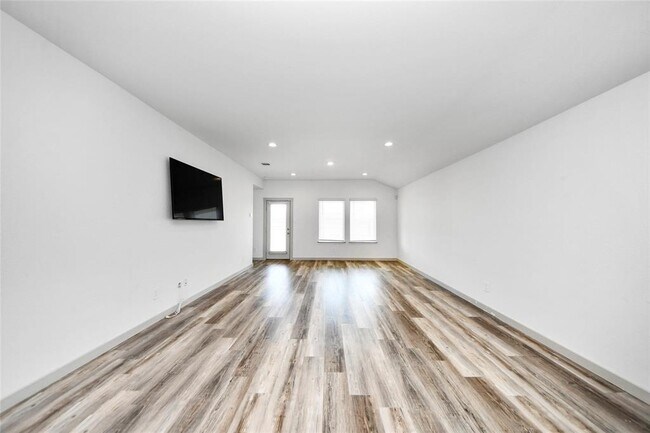 Building Photo - 14734 Sweetwater Dr