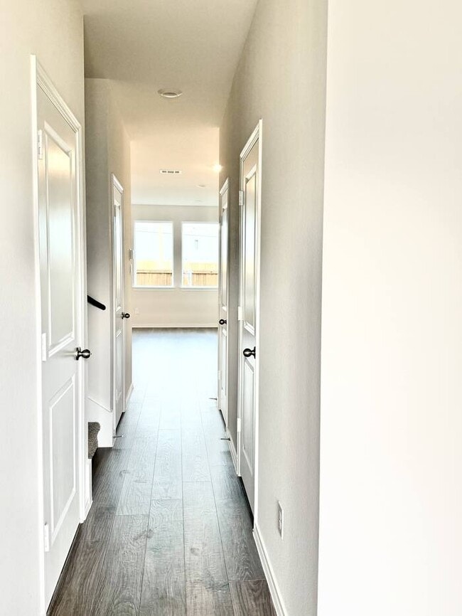 Building Photo - 319 Tall Cedar
