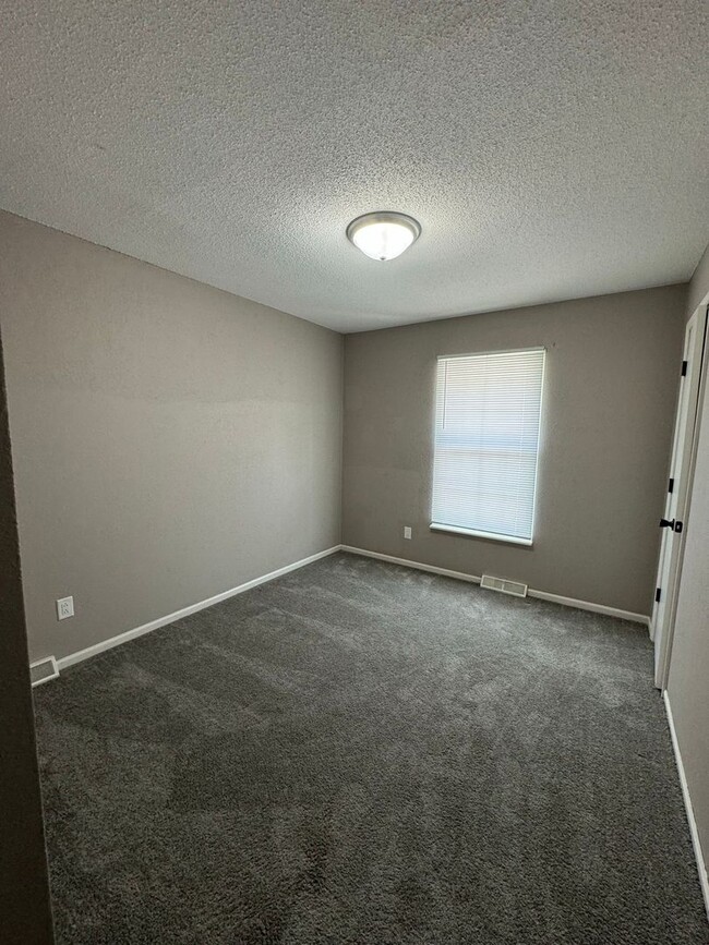 Building Photo - Coming Soon: Spacious 3-Bed/2-Bath Home in Independence!