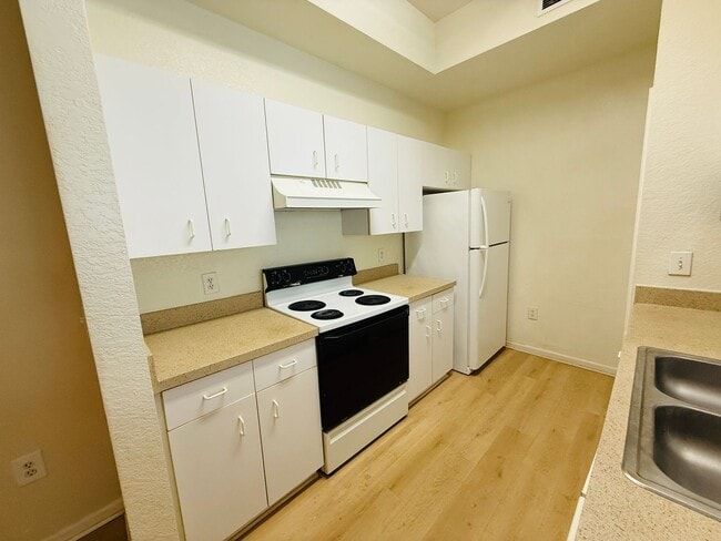 Building Photo - Beautiful Two Bedroom, Two Bath Condo For Rent in New Tampa!