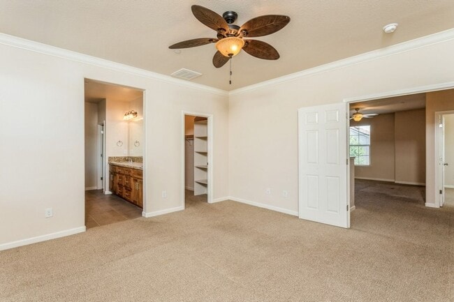 Building Photo - Gorgeous Roseville Home in Gated Community!
