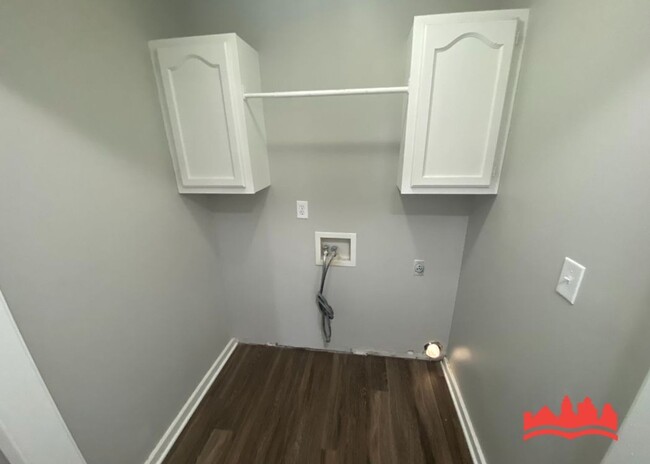 Building Photo - 7113 Tudor Ln
