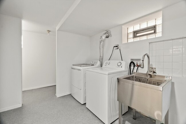 Building Photo - 5239 S Rutherford Ave