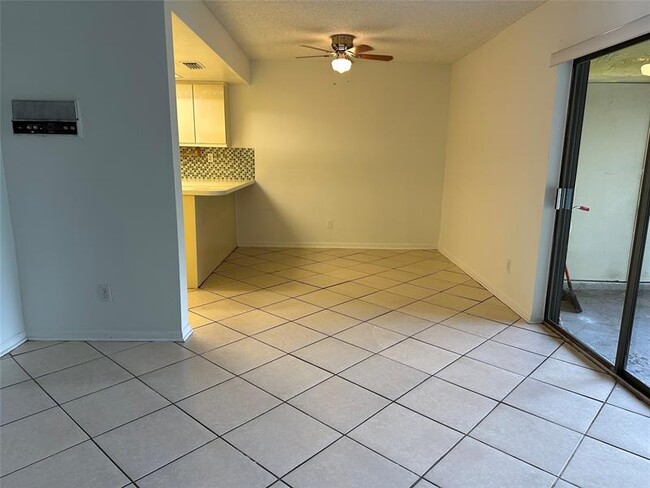 Building Photo - 32 Spinning Wheel Ln