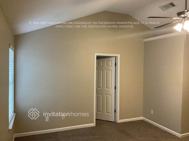 Building Photo - 135 Hidden Creek Dr