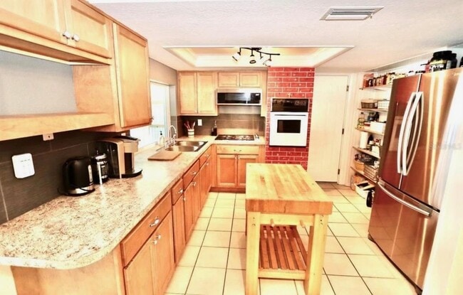 Building Photo - 3220 Rock Royal Dr