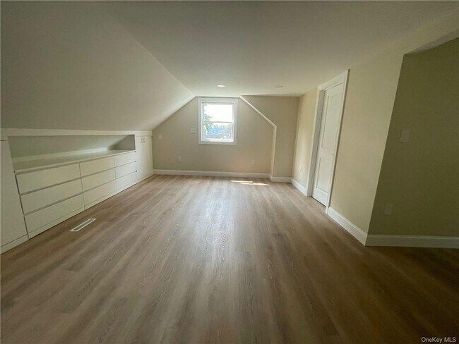 Building Photo - 17 Catskill Ave