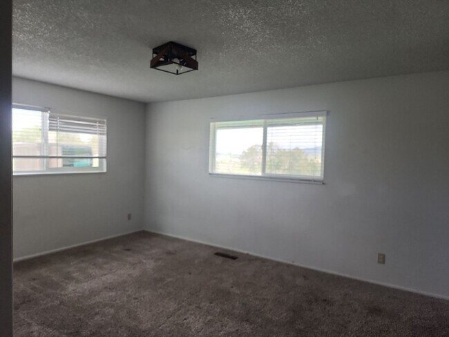 Building Photo - 3210 N Bulldog Rd