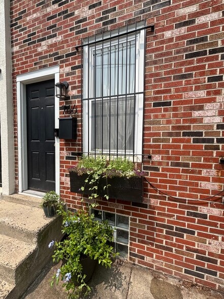 Building Photo - 766 S Harshaw St