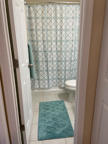 Building Photo - 810 Yucca Dr