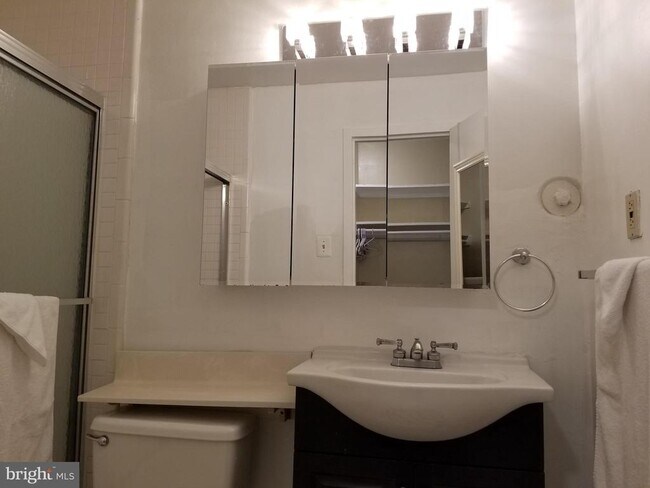 Building Photo - 1011 Arlington Blvd