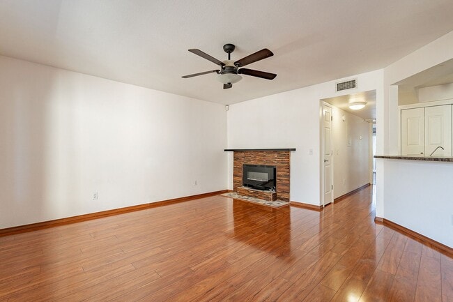 Building Photo - Ready to Move In - Two Bedrooms!