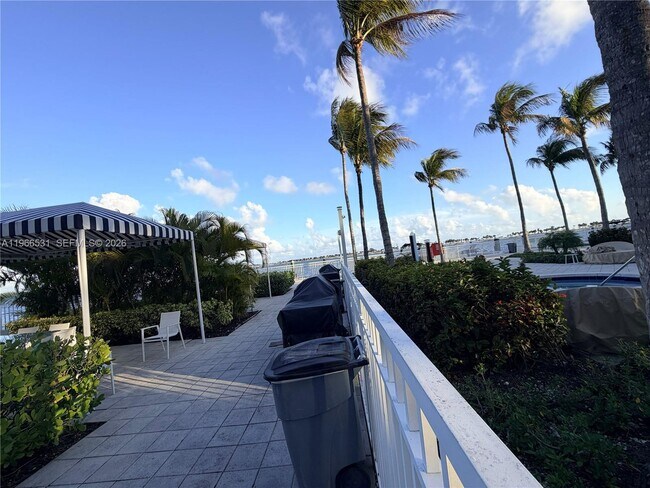 Building Photo - 2101 Brickell Ave