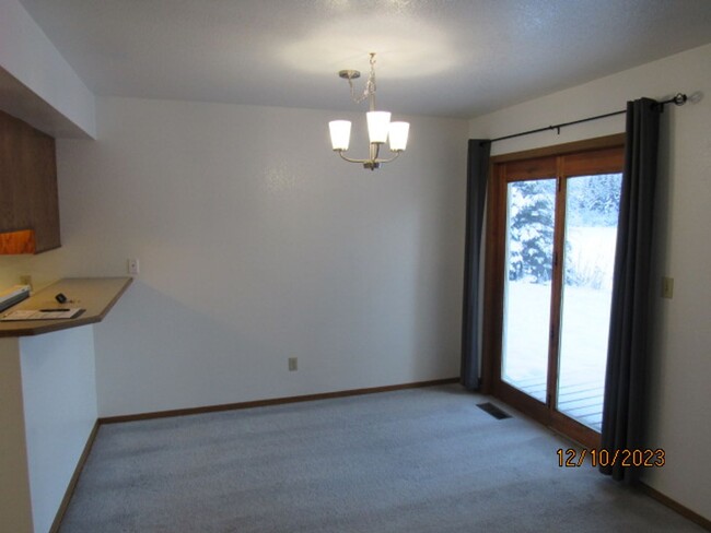 Building Photo - 936 Chena Pump Rd
