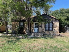 Building Photo - Welcome to 3610 S Lipscomb! 2 bedroom 1 ba...