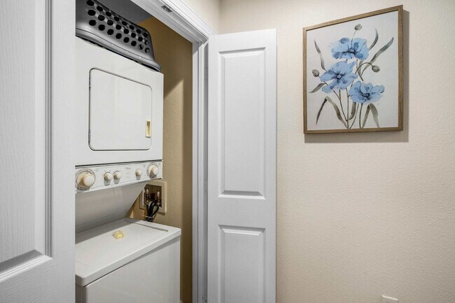 Building Photo - 7628 Heritage Crossing Way