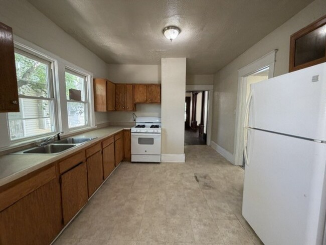 Building Photo - Room to Spread Out! 5-Bedroom Home with Covered Porch & Large Kitchen