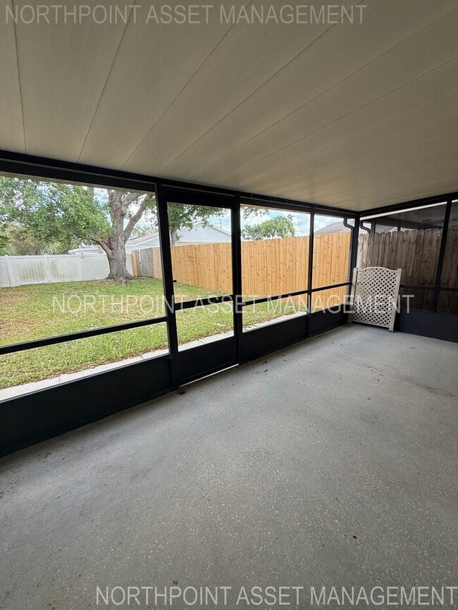 Building Photo - Stylish 2-Bed, 2-Bath Villa in the Heart o...