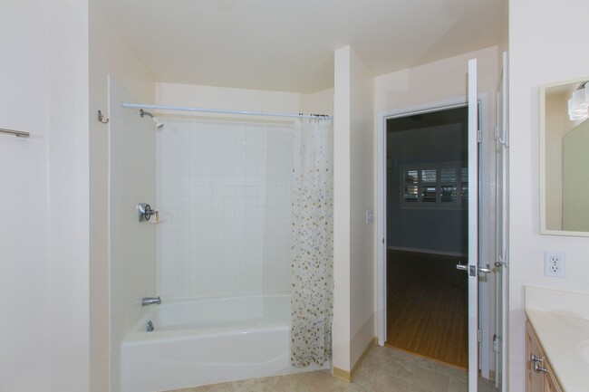 Building Photo - BACK ON MARKET**Single level spacious home...