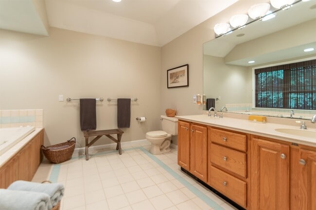 Building Photo - 12 Morningstar Dr